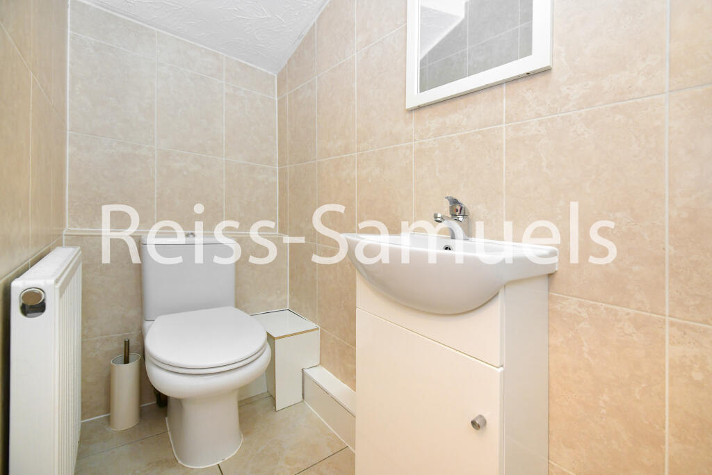 6 bedroom semi-detached house for rent