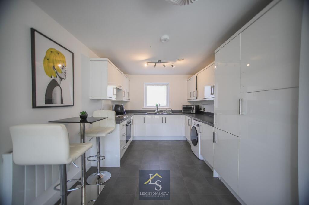 Apartment in Stockport - View 3