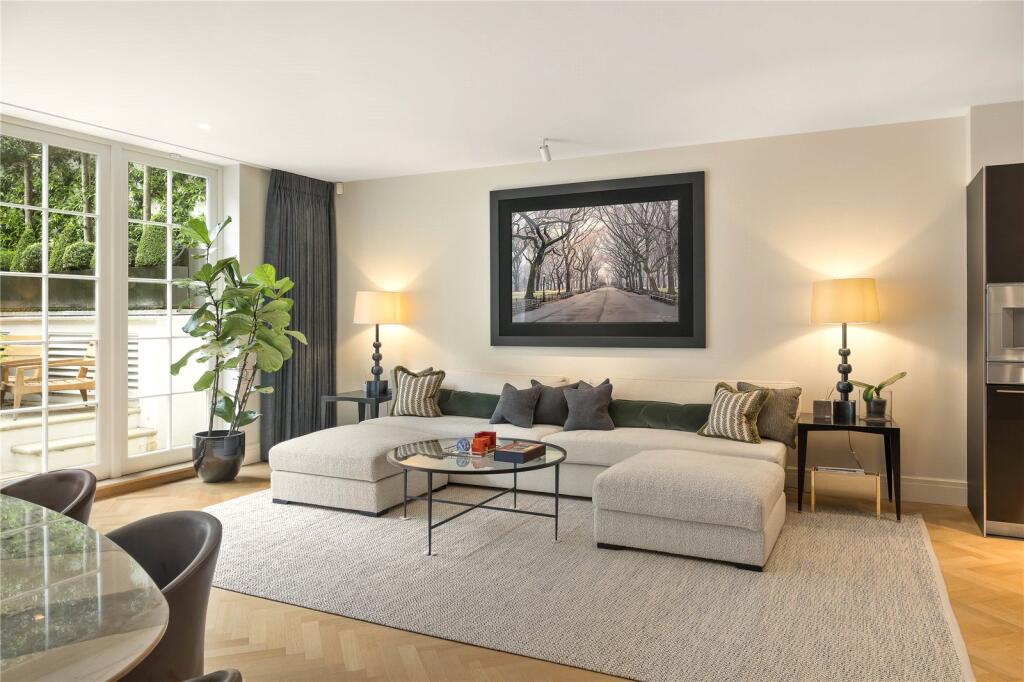 House in London, Royal Borough of Kensington and Chelsea - More