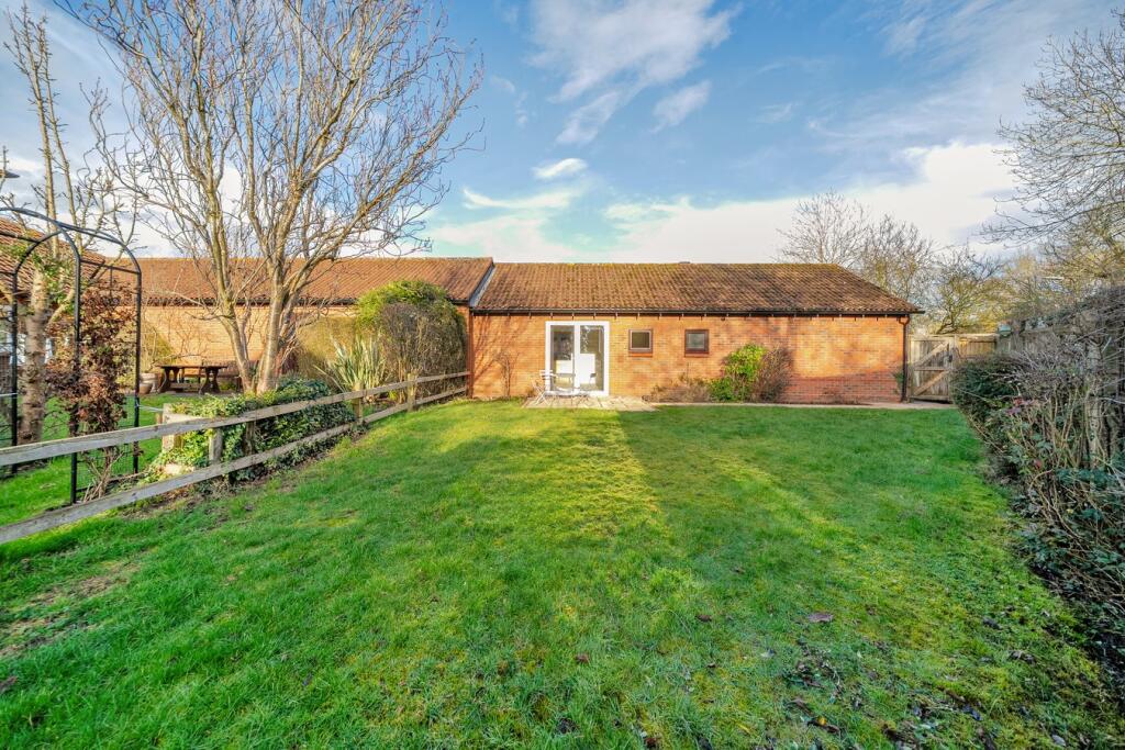 Portland Drive, Willen, Milton Keynes, MK15 - View 2