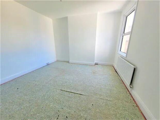 Apartment in Southend-on-Sea, Essex - More