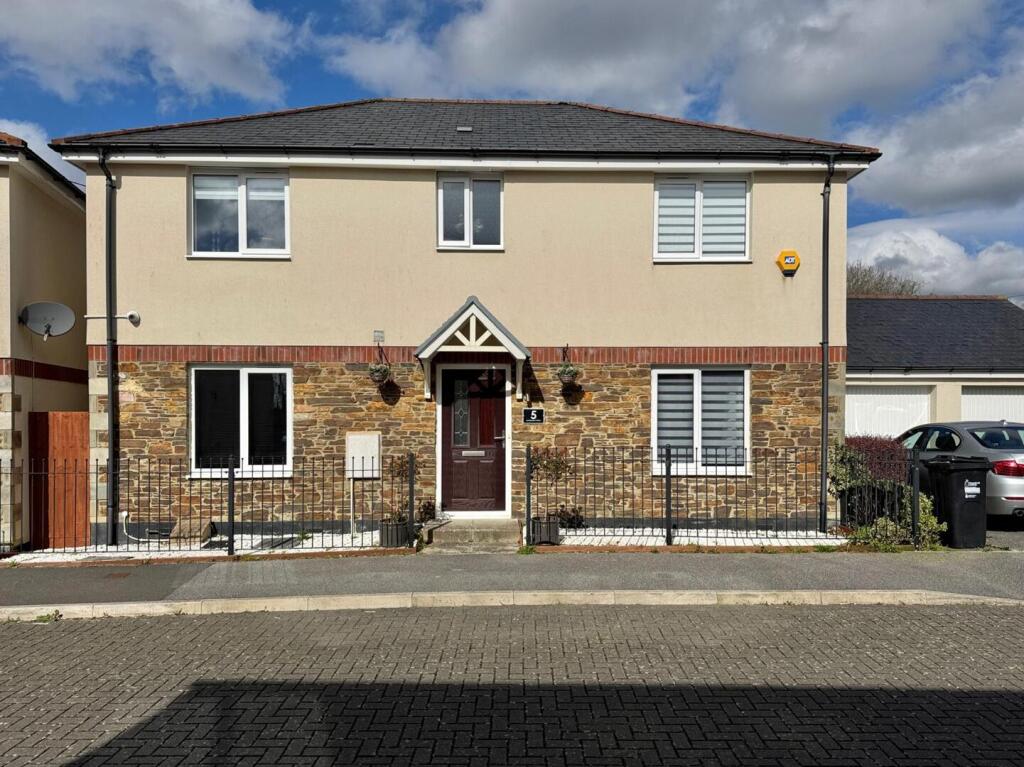 4-bed detached on Landerslee Drive, Truro, £500,000