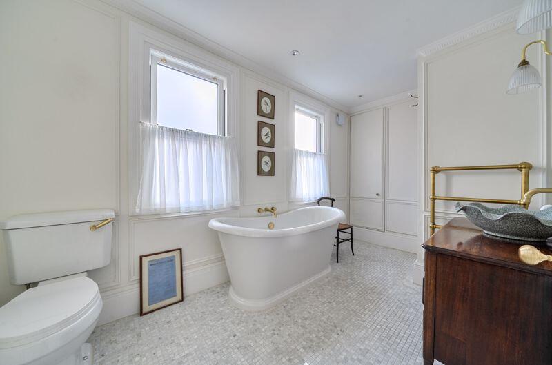 House in London - View 5