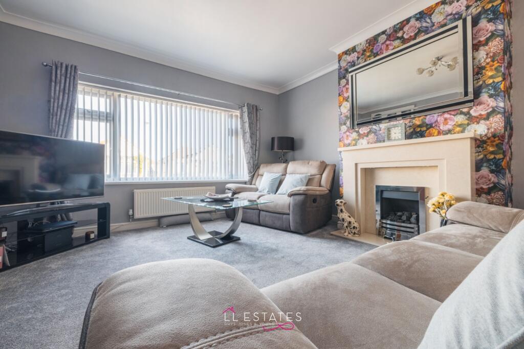 Knowles Avenue, Rhyl, Denbighshire, LL18 3TU photo 3
