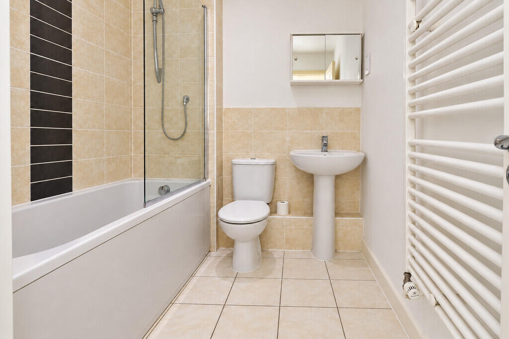 Apartment in Cambridge, Lynfield Court, Chesterton - More