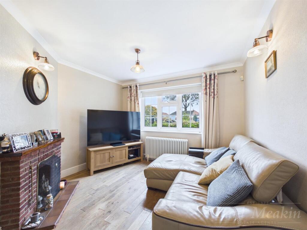 Parkway, New Addington, Croydon photo 3