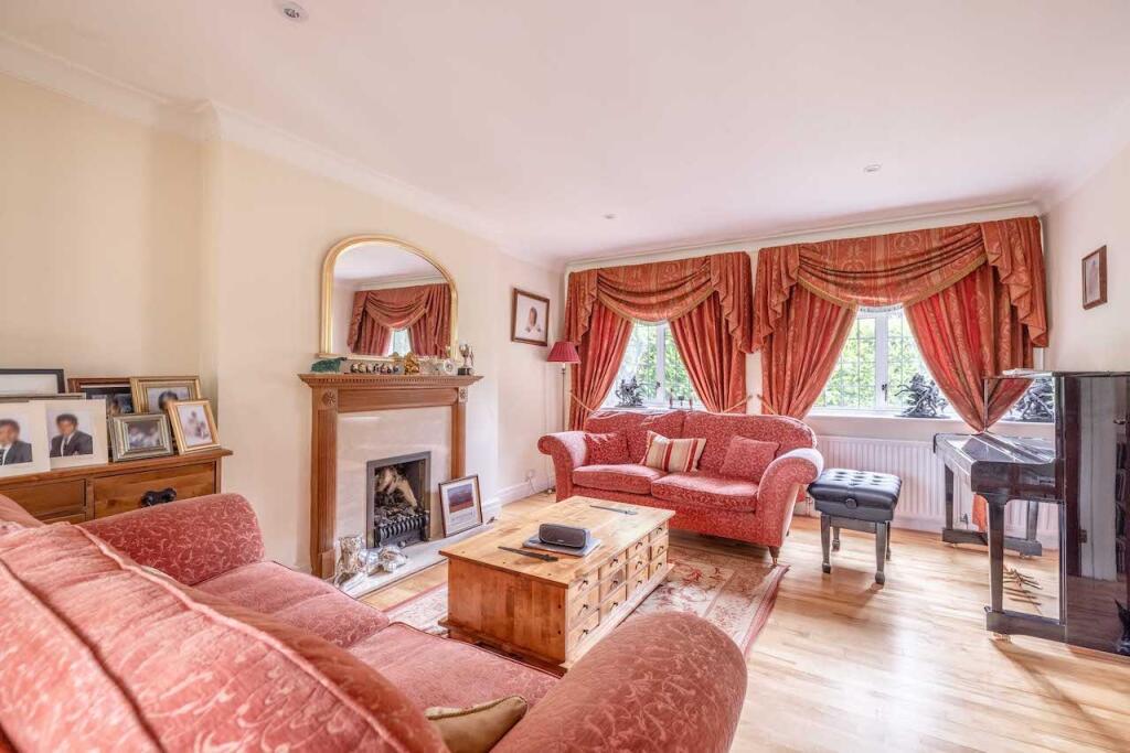 Ellis Avenue, Chalfont St Peter, SL9 photo 3