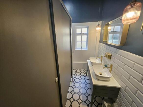 Roysia suite Upton H
