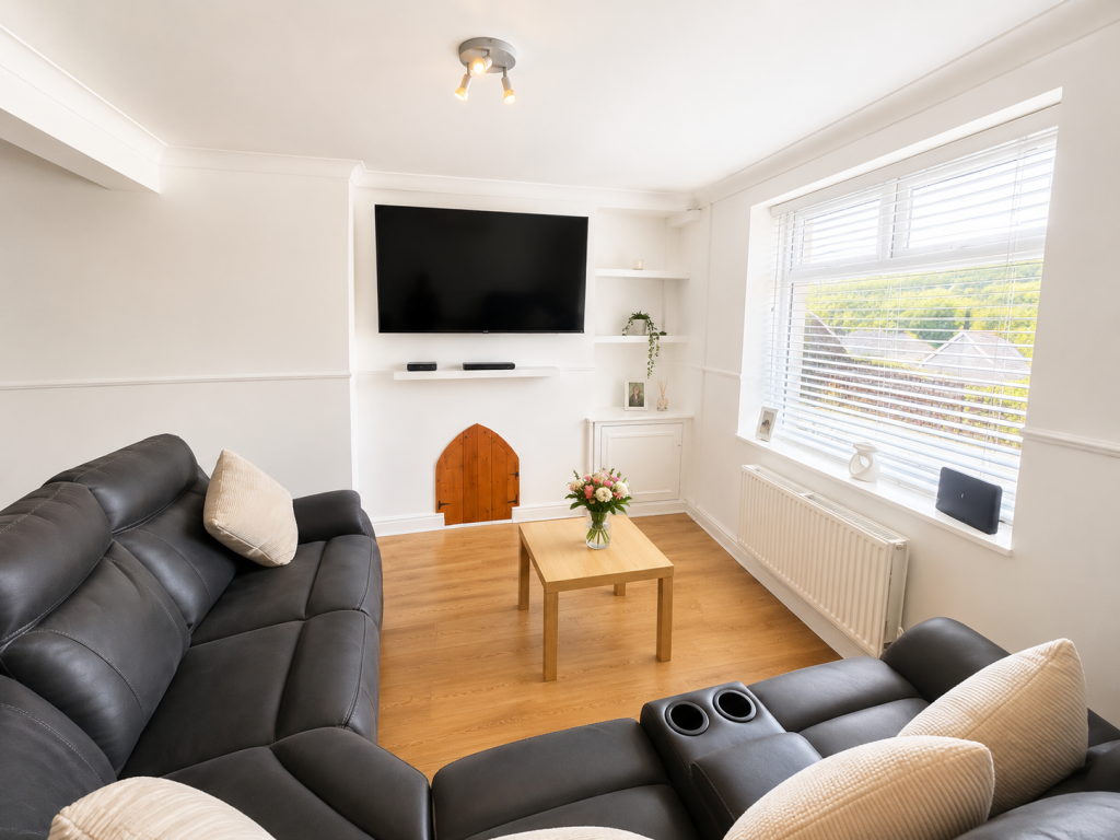 House in Pontypridd, Rhondda Cynon Taf - More
