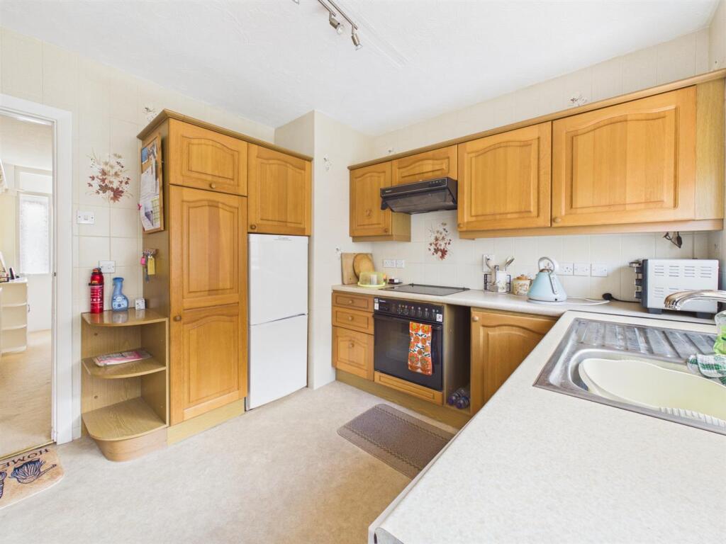 House in Porthcawl, Nottage - More