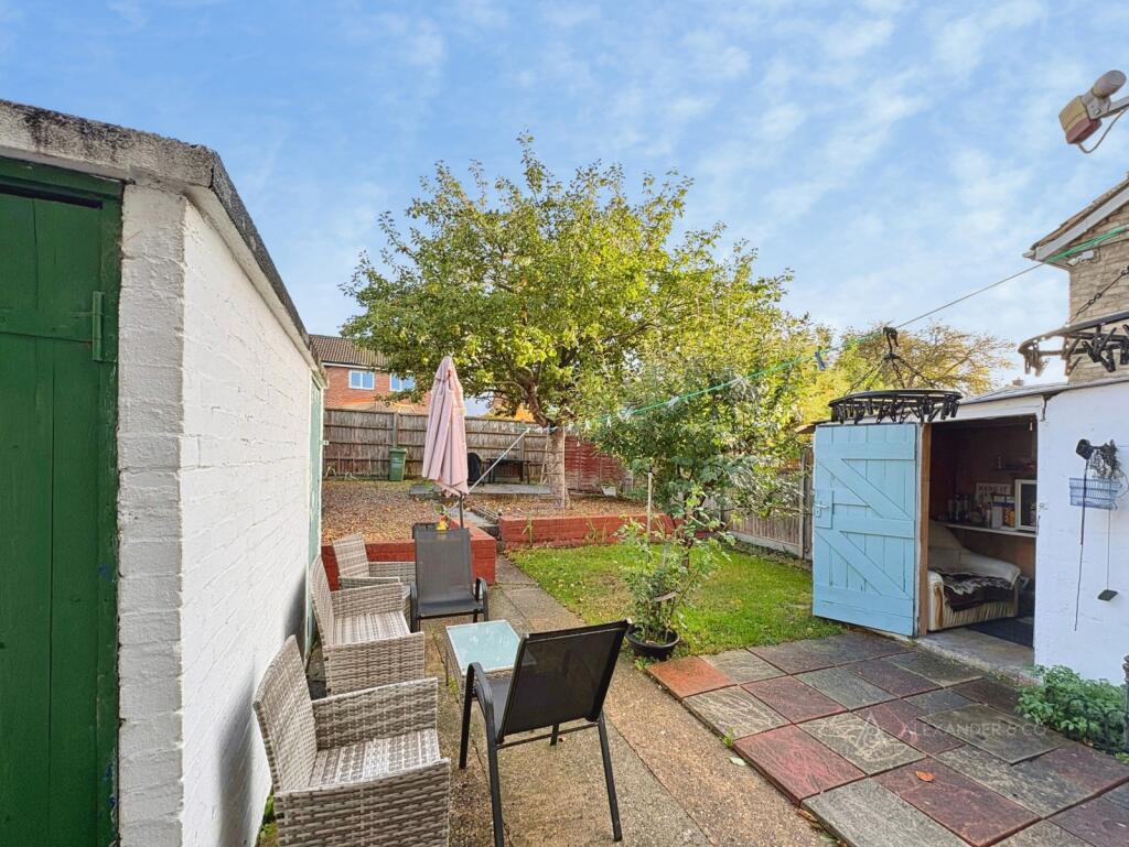 House in Houghton Regis, Tithe Farm, Woodside Estate - View 4