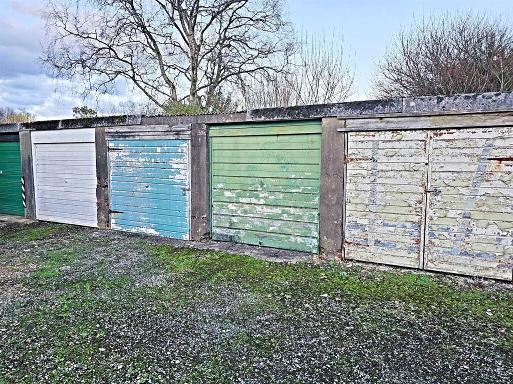 Coed Isaf Road, Pontypridd photo 2