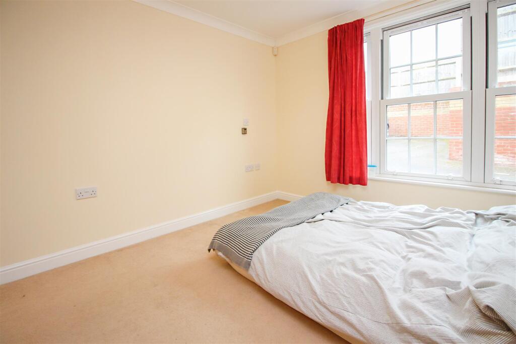 Apartment in Canterbury - View 4