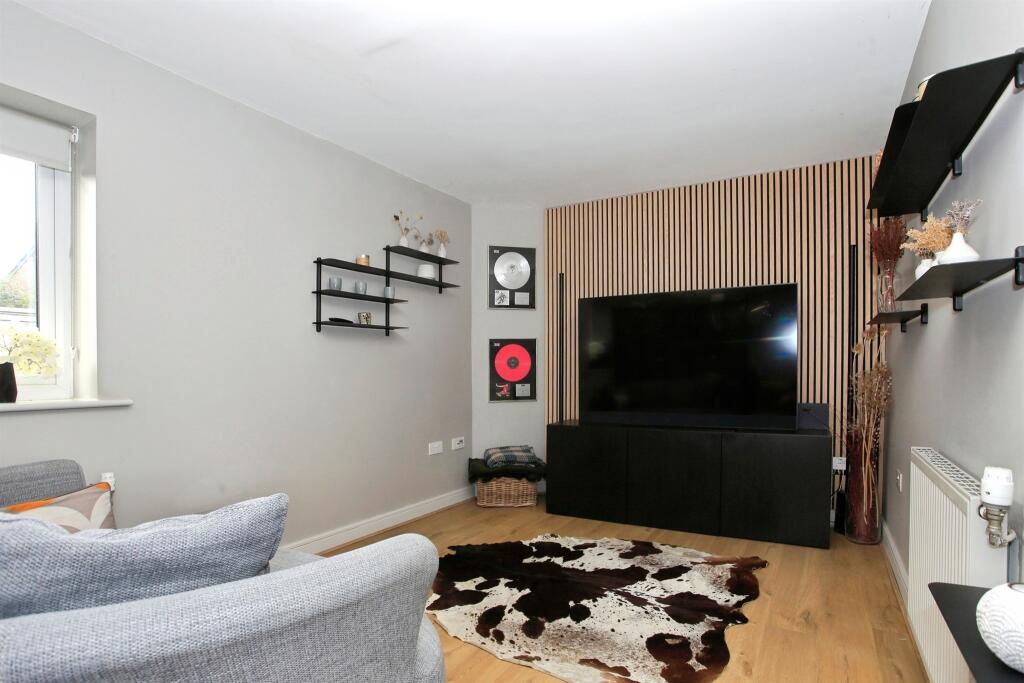 House in Peterborough, New Fletton - More