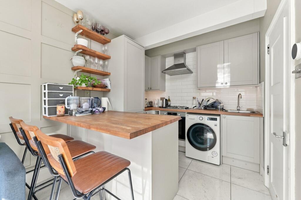 Apartment in London - View 5