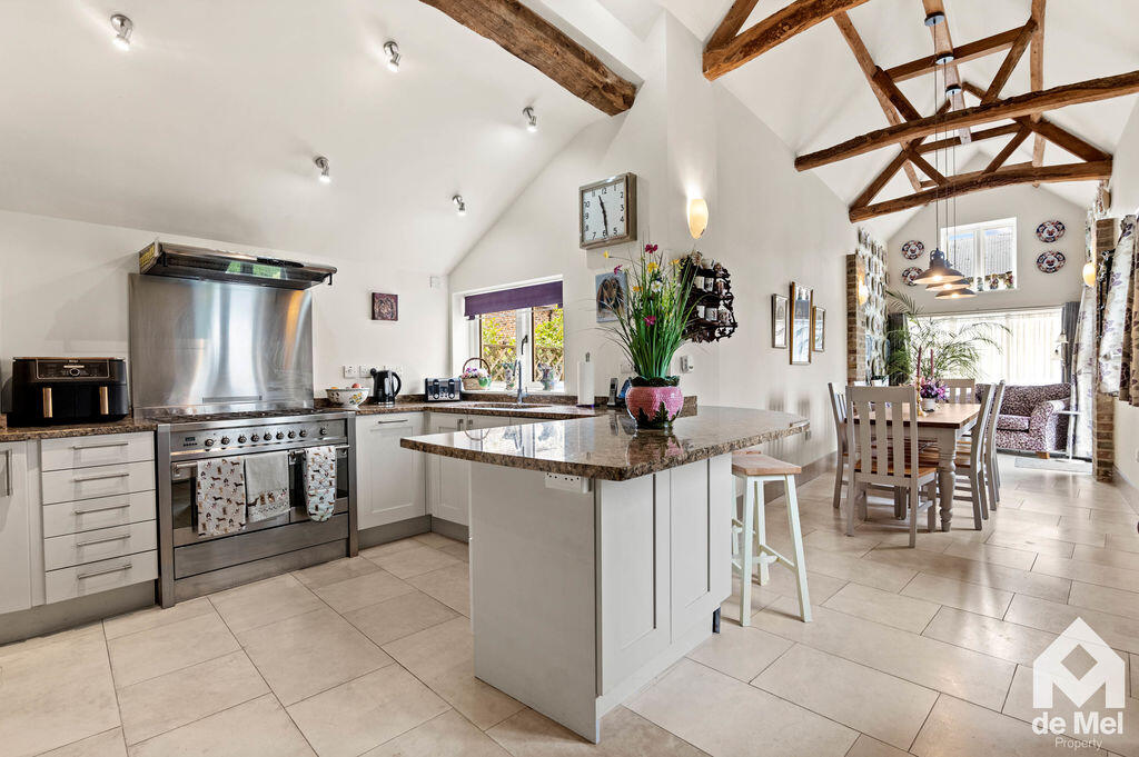House in Gloucester - View 4