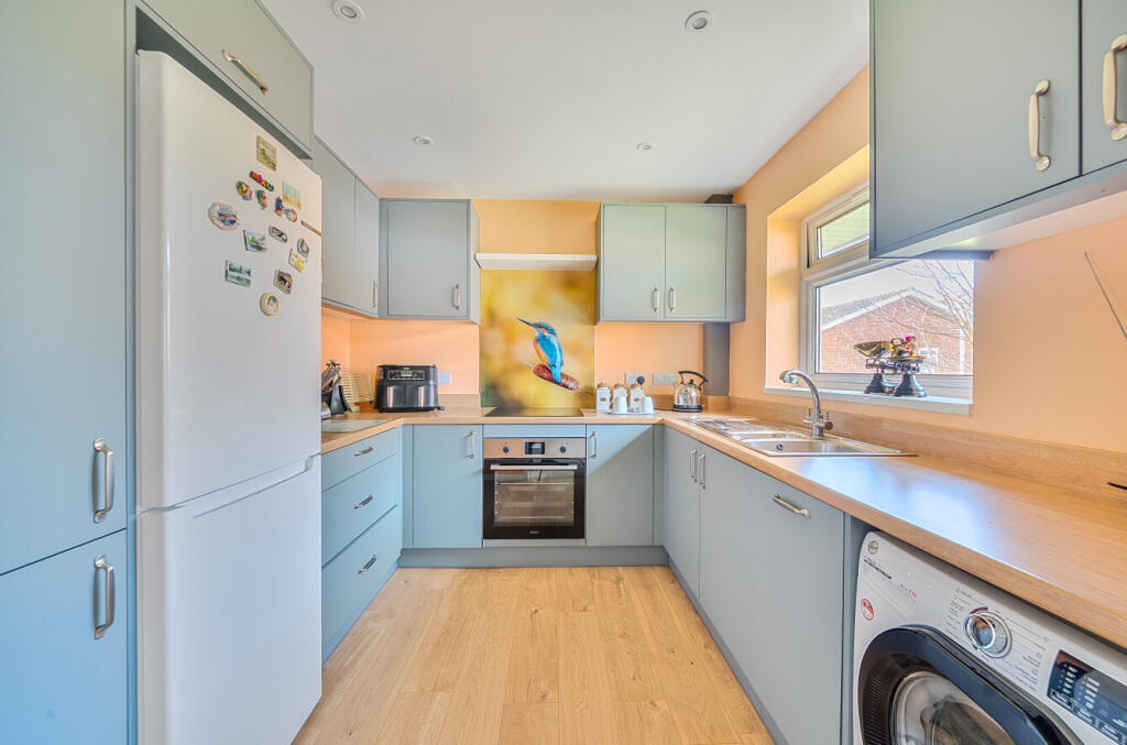 Apartment in Worthing, West Sussex - View 2