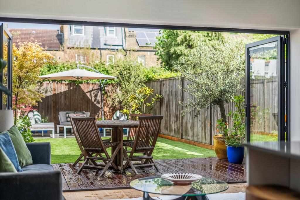 House in London - View 5