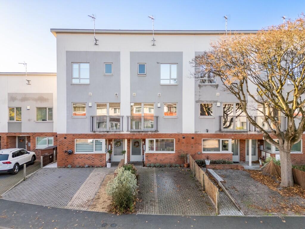 Main image of property: Wilford Crescent West, Nottingham