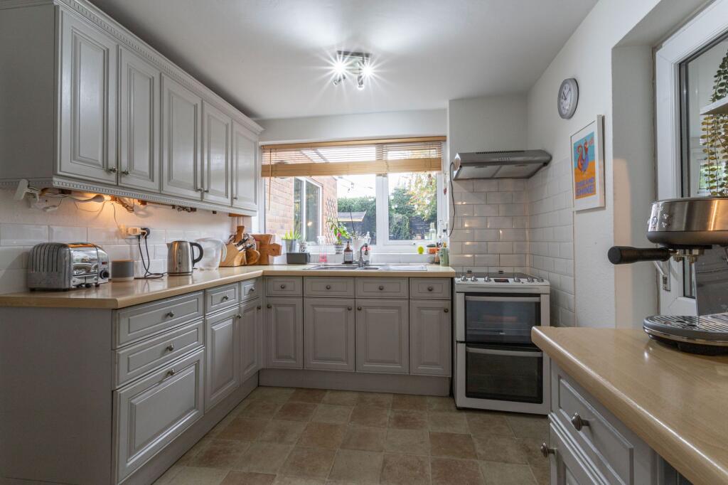 Hartford Road, Hartley Wintney, RG27 photo 2