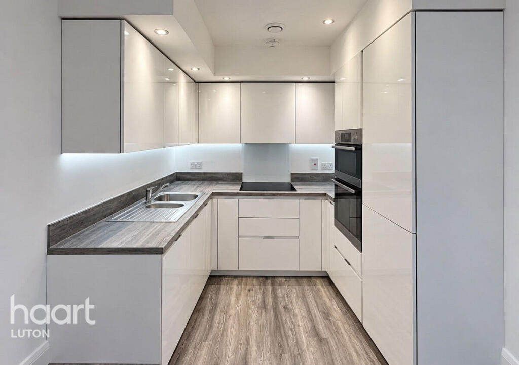 Apartment in Luton - View 4