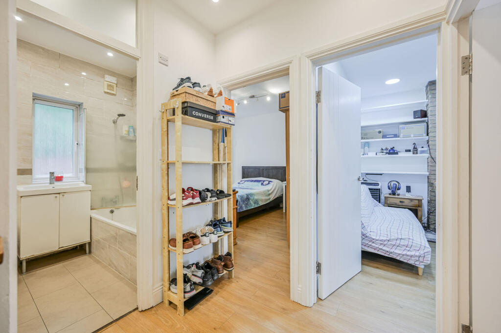 Apartment in London, Tottenham - More