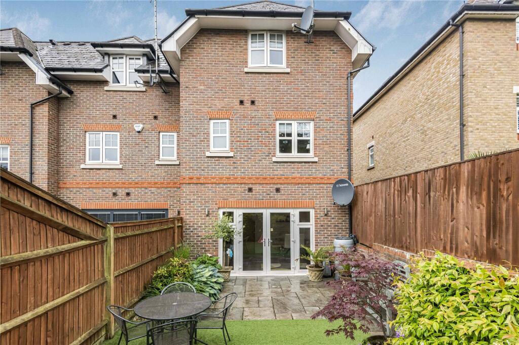 Iris Close, London, N14 photo 4