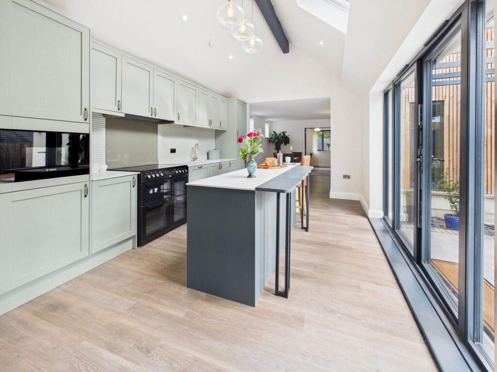 House in Newport - View 4
