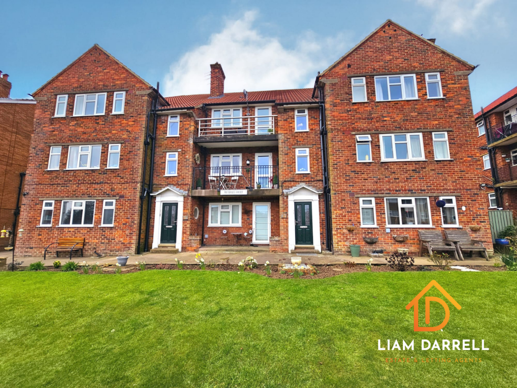 2-bed flat on Weydale Court, Weydale Avenue, Scarborough, North Yorkshire, £130,000