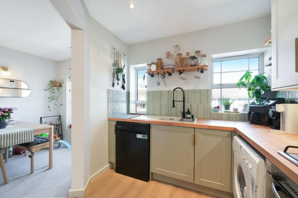 Apartment in London, Worcester Park - More