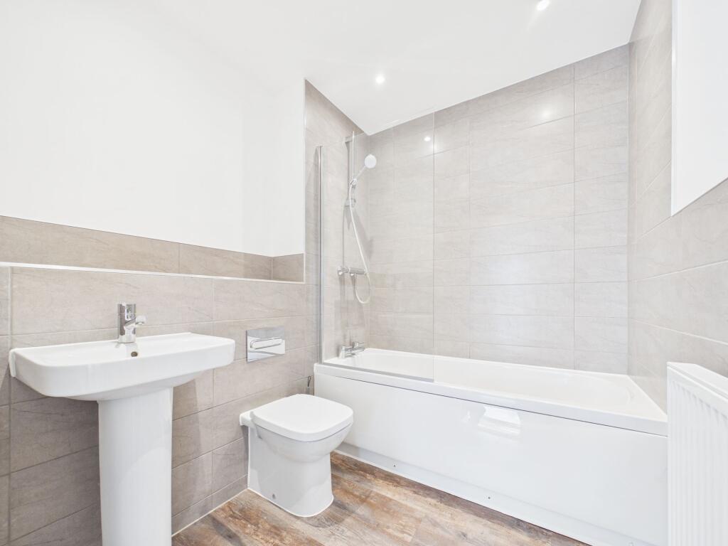 Apartment in Reading - View 4