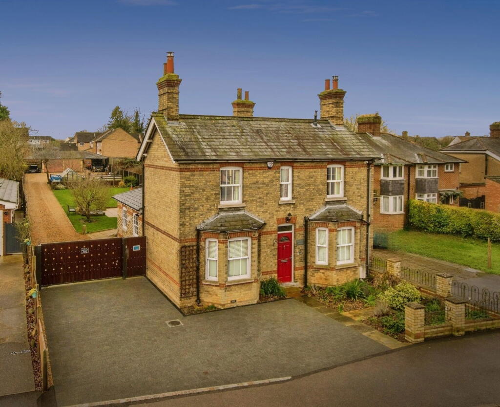 Main image of property: Stotfold Road, Arlesey, SG15 6XT