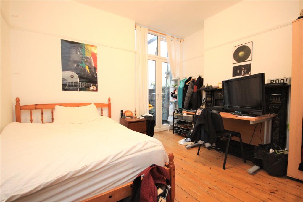 6 bedroom terraced house for rent