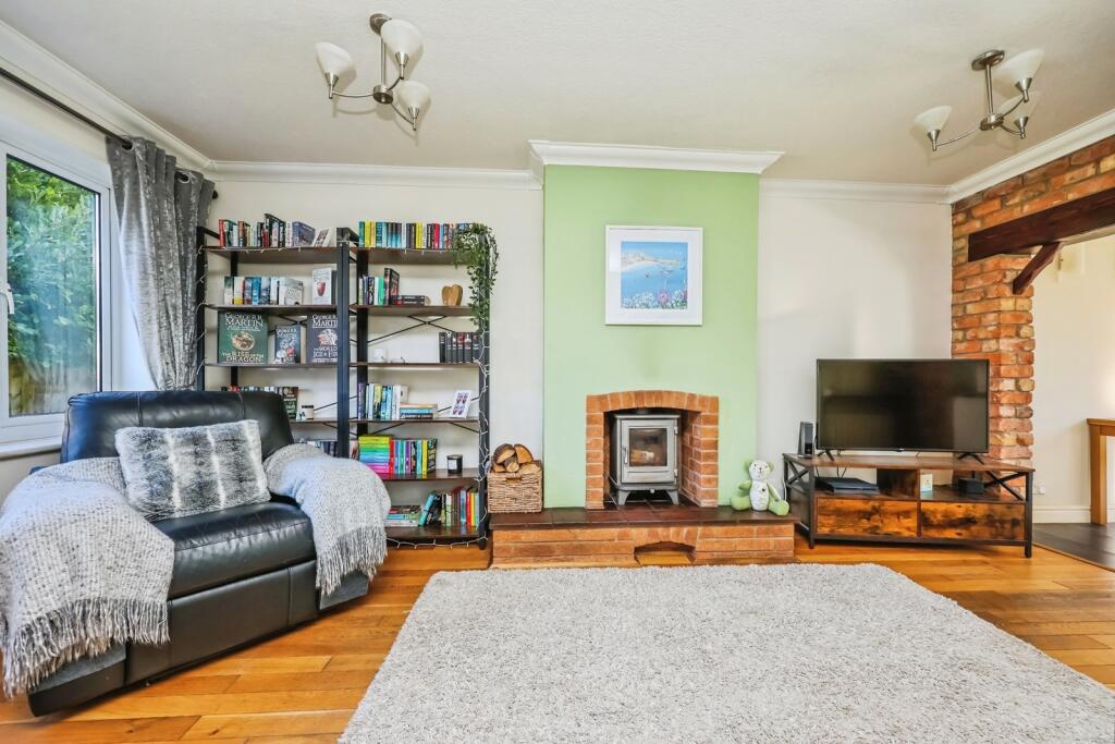 House in Ashfield, Hucknall - More