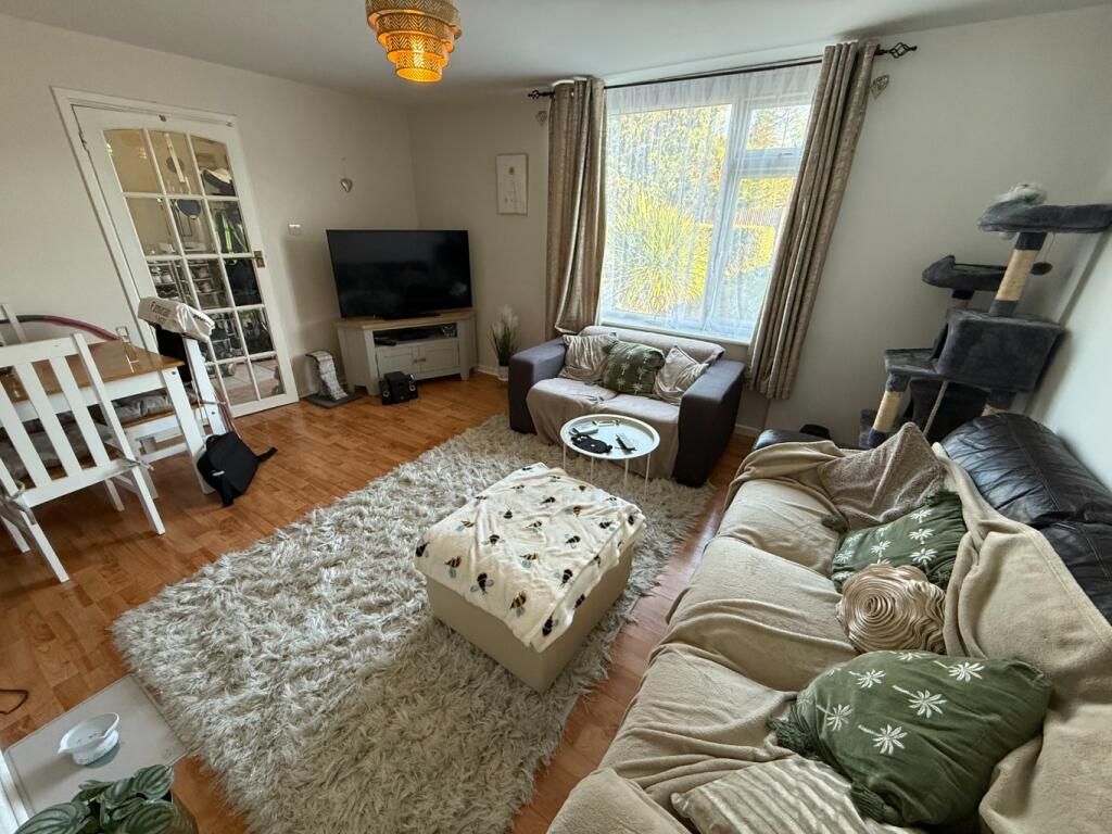 House in Houghton Regis, Central Bedfordshire - View 4