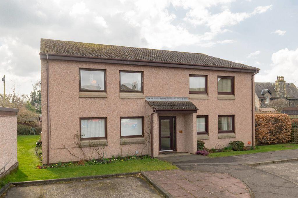 2-bed flat on 15 Wemyss Place, Peebles, EH45 8JT, £170,000