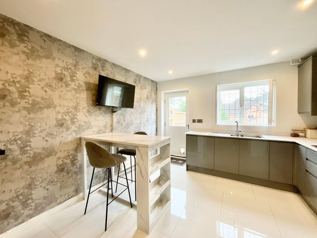 House in Stoke-on-Trent - More