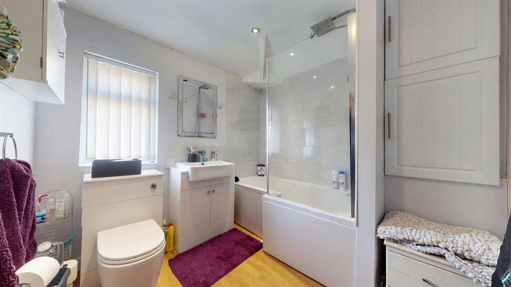 House in St Helens, Abbotsfield, Sutton Leach - More
