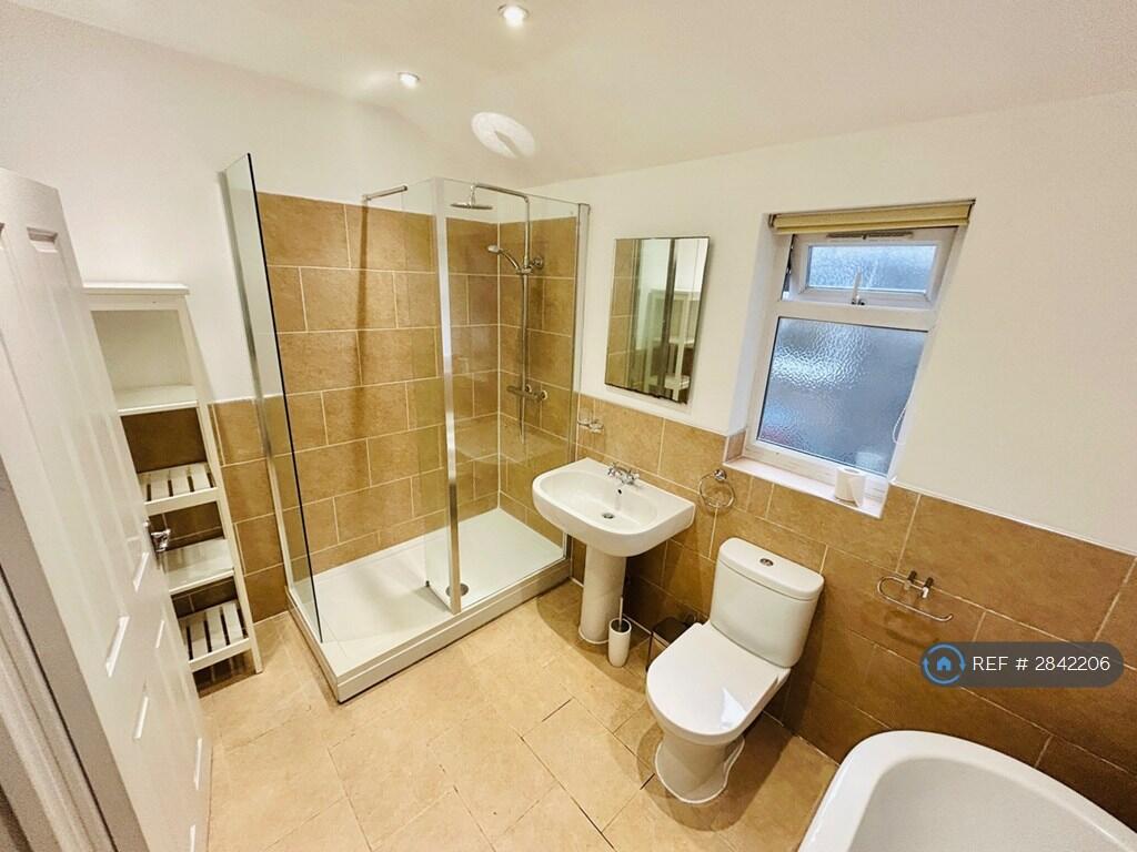 1 bedroom house share for rent