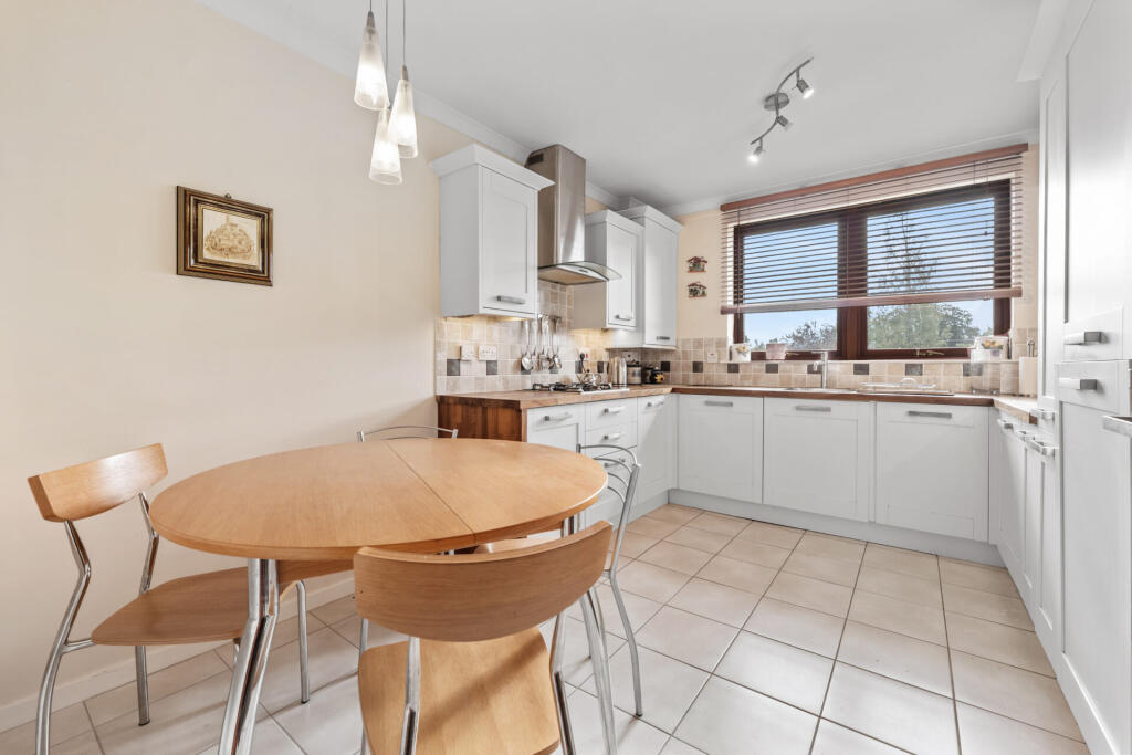Apartment in Glasgow, East Dunbartonshire - More