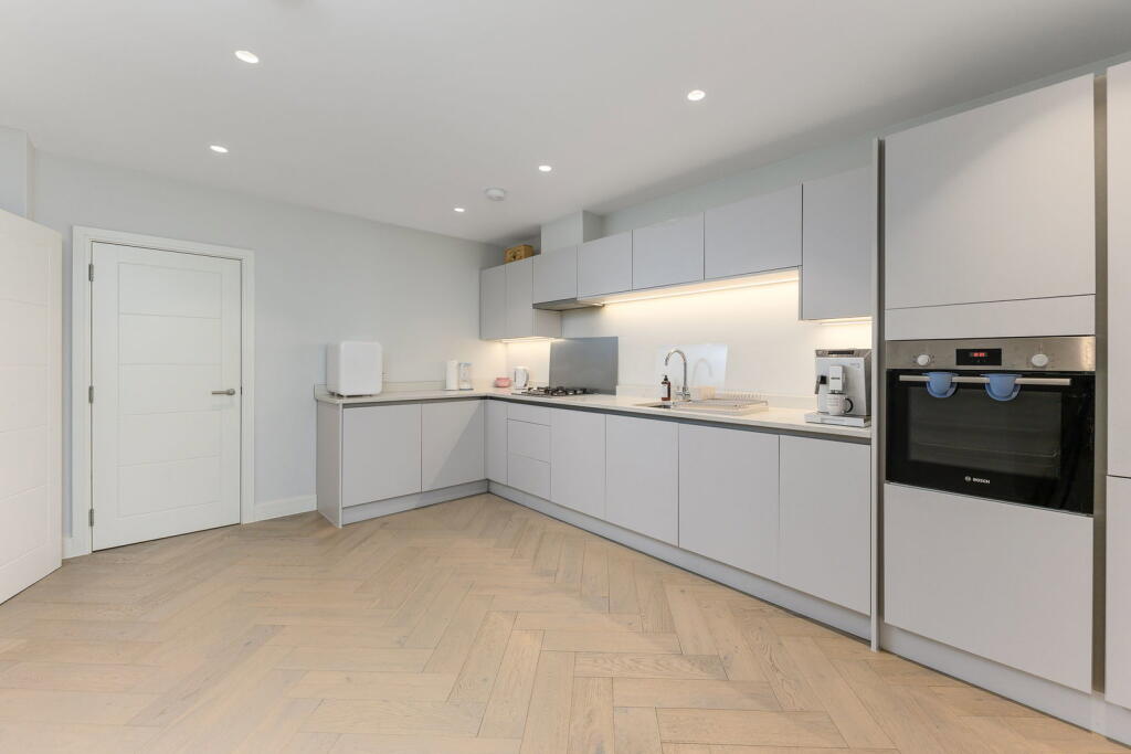 Apartment in Tonbridge - View 3