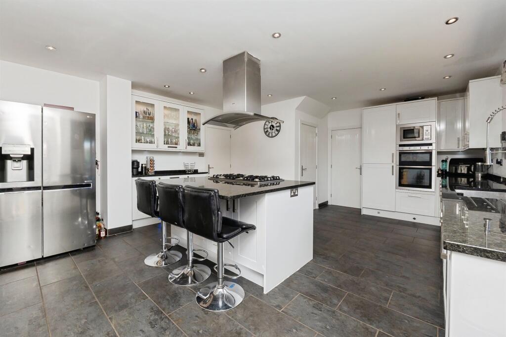 Farm Close, Emersons Green, BRISTOL photo 3