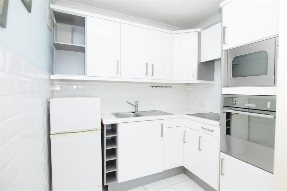 Apartment in London, Pickhurst, Hayes - View 4
