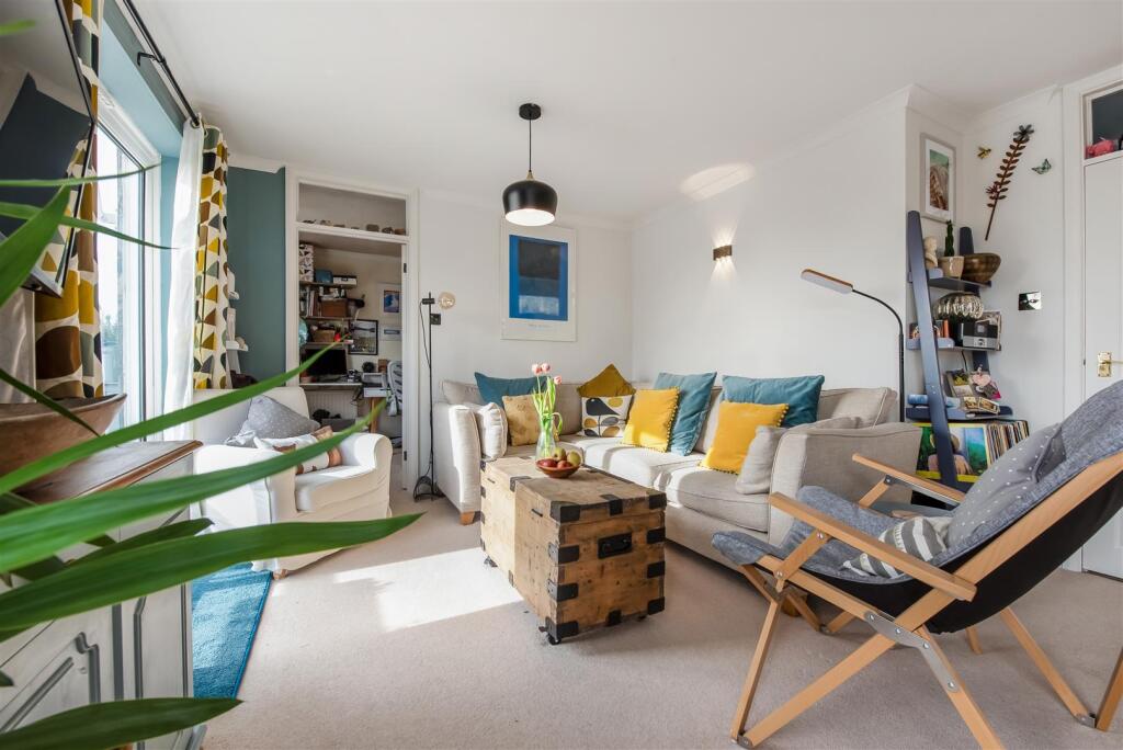 Mill Close, Fishbourne, Chichester photo 4