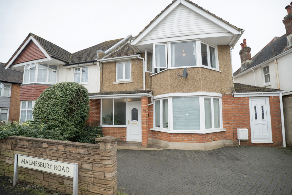 Main image of property: Room 6, 162 Malmesbury Road, SO15 5EZ