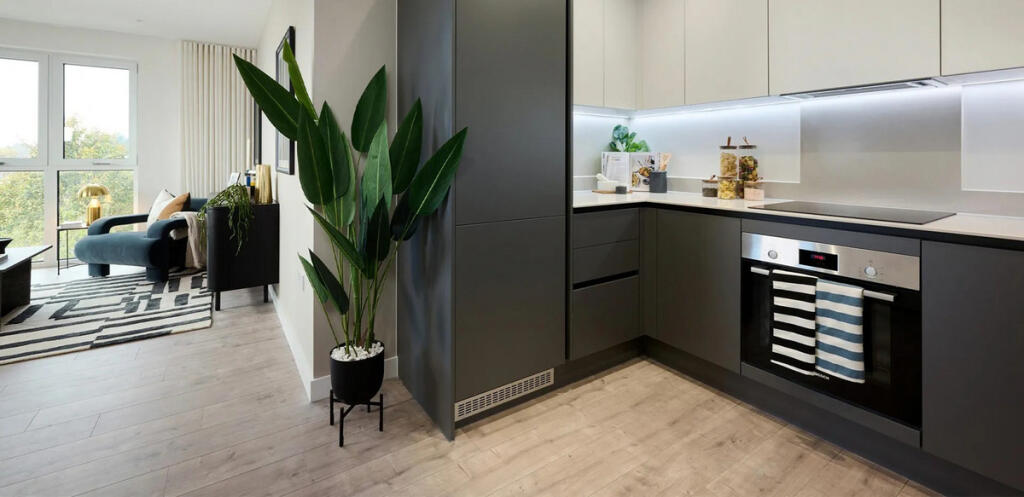 Apartment in Watford, North Watford - View 2