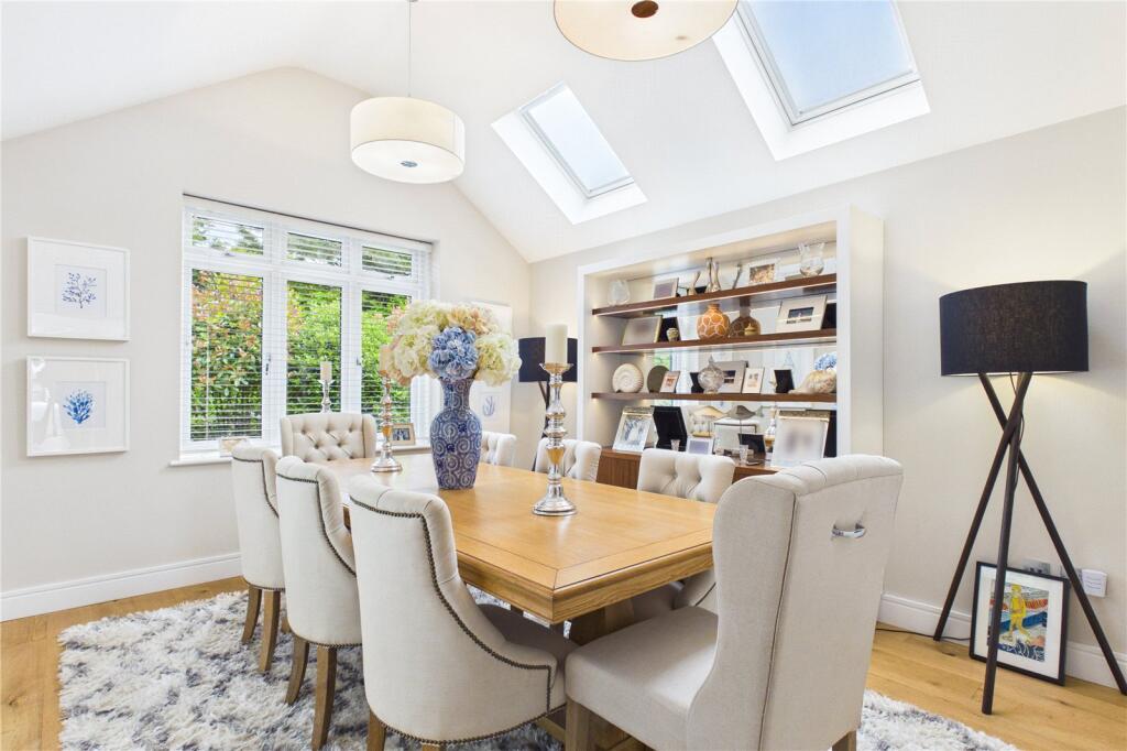House in Pangbourne, West Berkshire - More