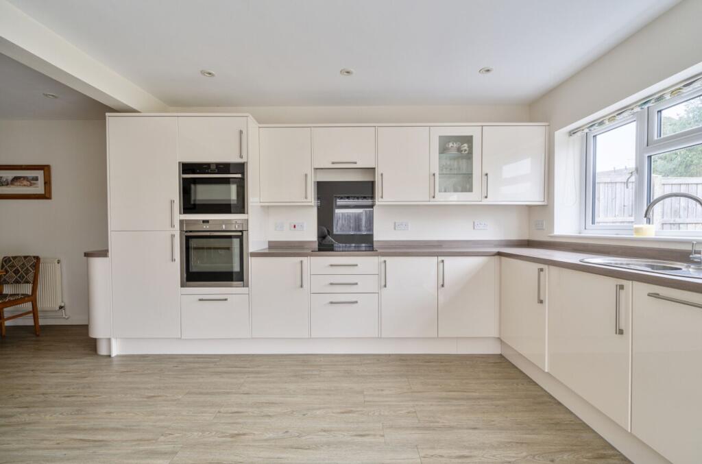 Elmdale Crescent, Thornbury, BS35 - View 4