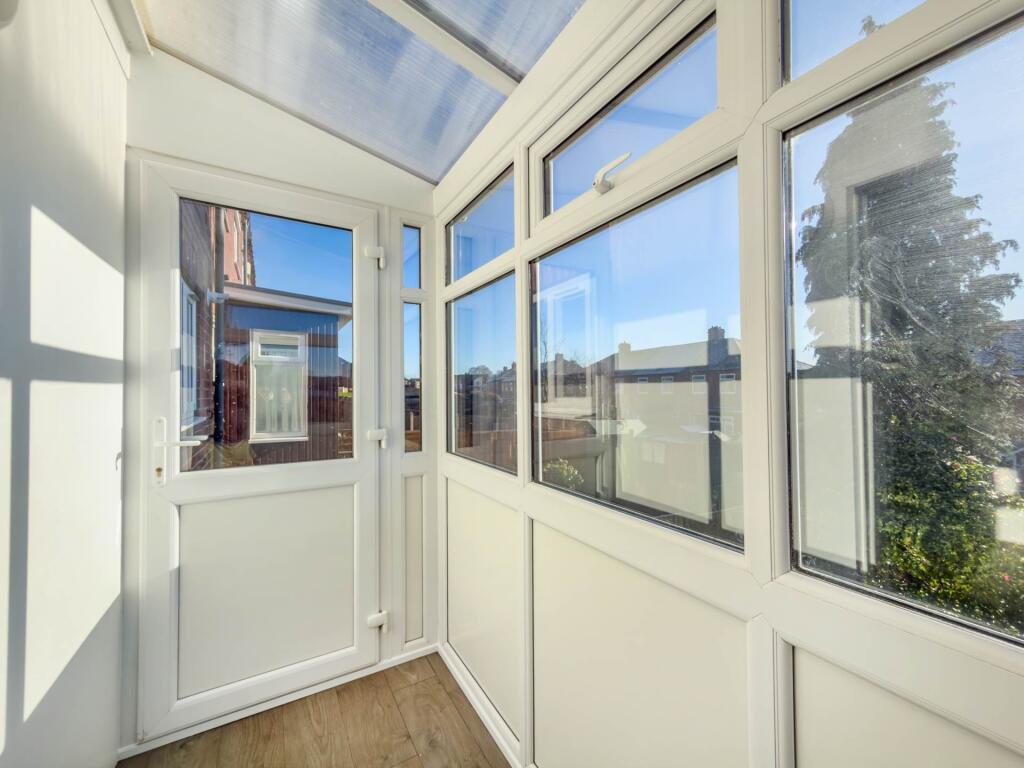 106, Southfield Lane, Horbury photo 2