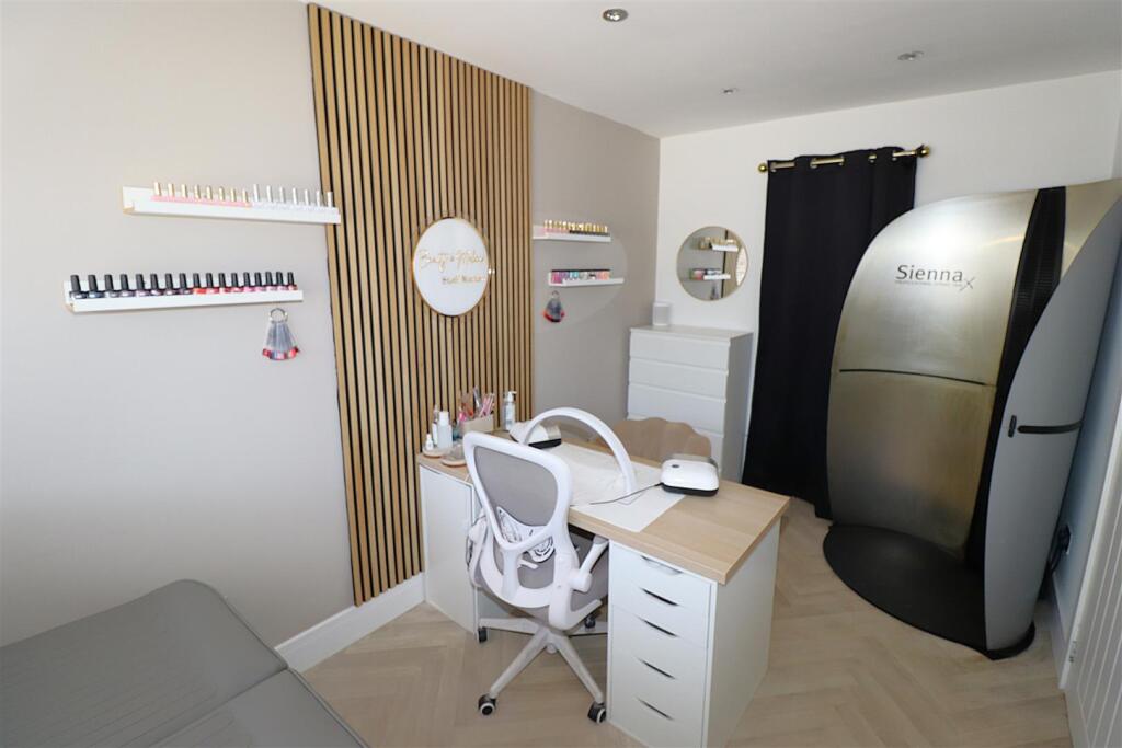 House in Gillingham, Parkwood - More